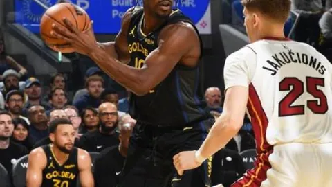 梅西轰入8球助力球队晋级四强！创新庆祝姿势展超级英雄本色！