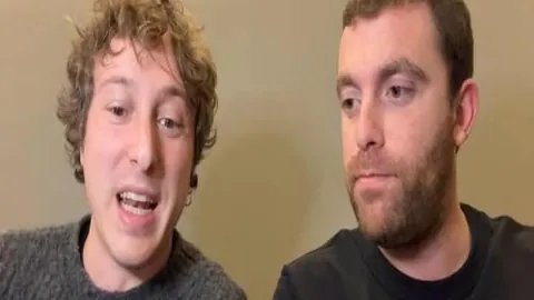 中超战火再燃！青岛双雄四月交锋激烈，赛程紧密考验严峻