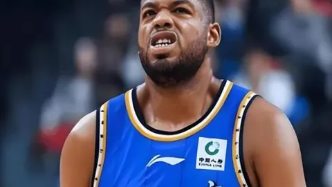 王大雷近期表现引发球迷热议：评分从9.4跌至3.7